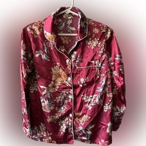 4 piece set!!! Satin women’s size small pjs